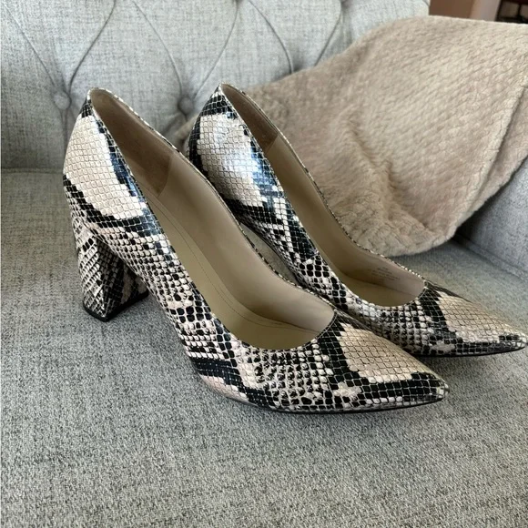 Marc Fisher Snakeskin Pumps Heals Size 9.5 M - Picture 2 of 10